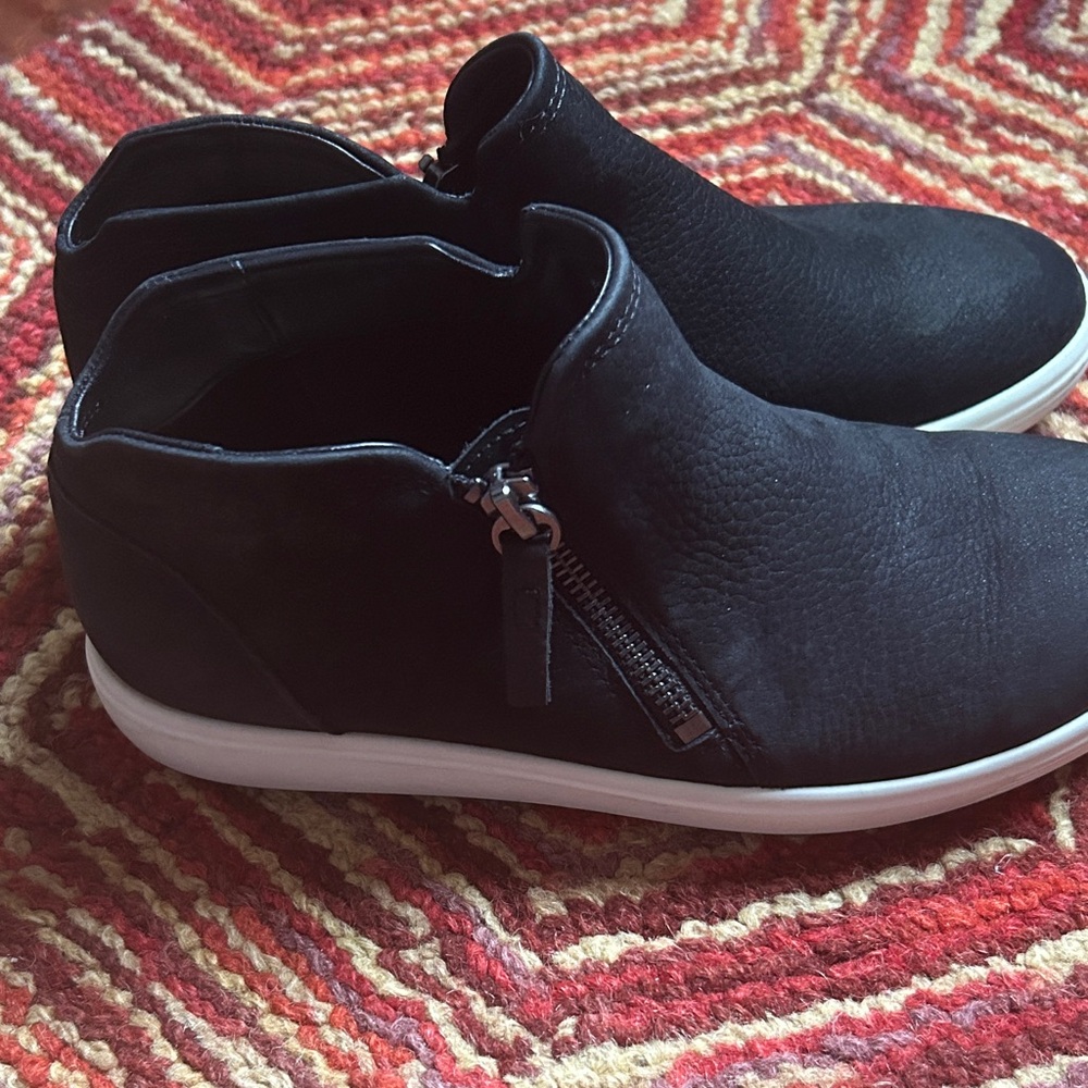 Black Slip-On ECCO ankle boot with Side Zipper